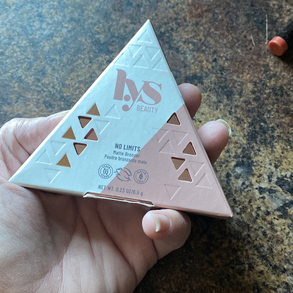 Makeup bronzer